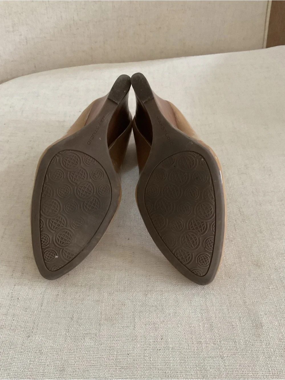 Max Studio Nude patent leather pump with wooden wedge heel Size 6